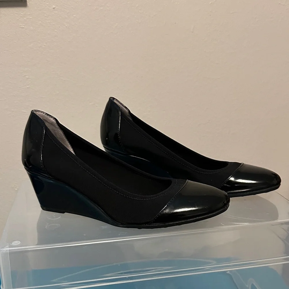 Life Stride Black Patent Wedge Heels Comfort Slip-On Size 9N EUC
